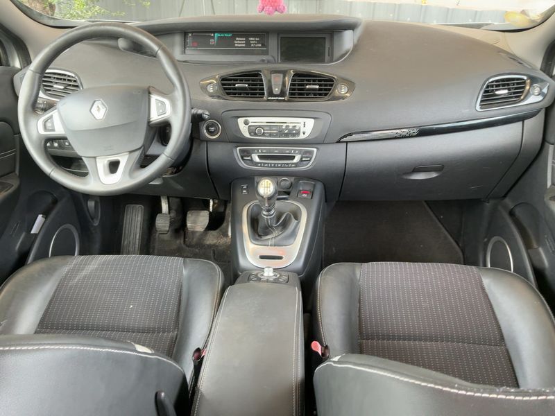 Renault Grand Scenic 1.6 dCi Dynamique 2012 – снимка 17