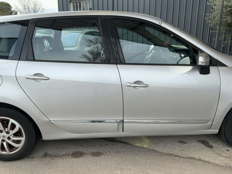 Renault Grand Scenic 1.6 dCi Dynamique 2012 – снимка 10