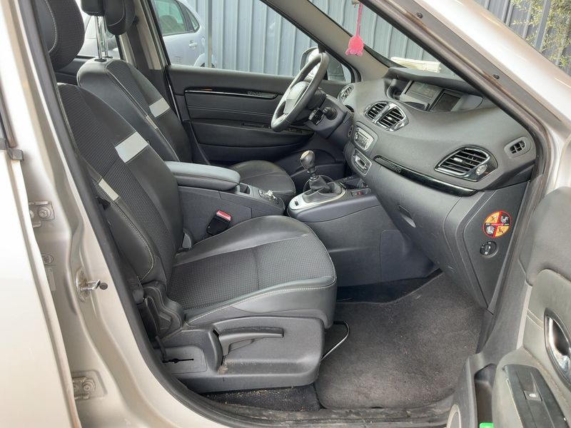Renault Grand Scenic 1.6 dCi Dynamique 2012 – снимка 16