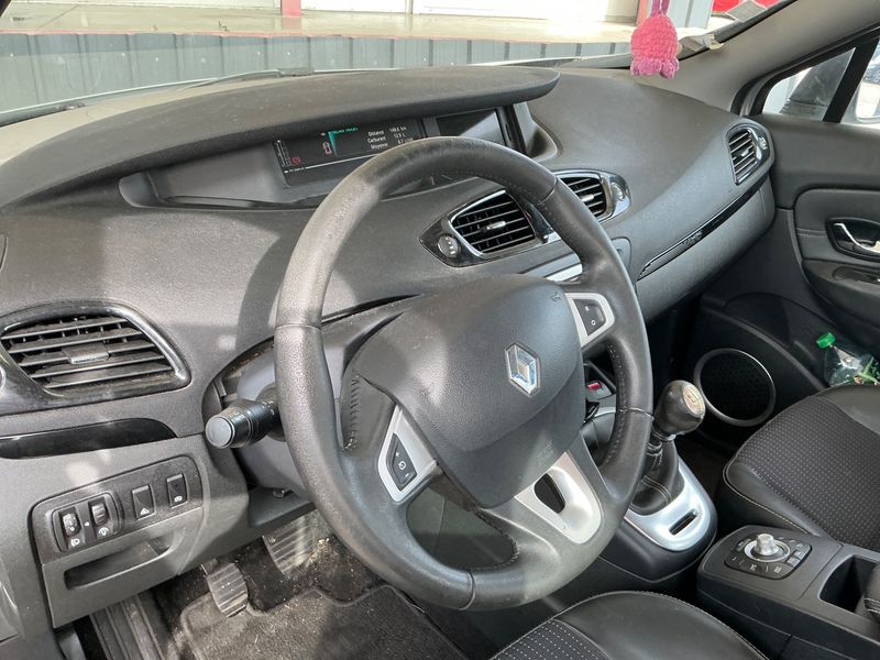 Renault Grand Scenic 1.6 dCi Dynamique 2012 – снимка 32