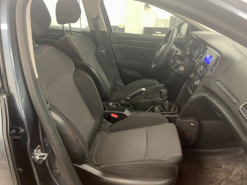 Renault Megane 1.5 BLUE dCi Life 2019 – снимка 16