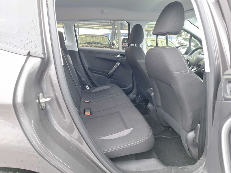 Peugeot 2008 1.2 PureTech Style 2017 – снимка 14