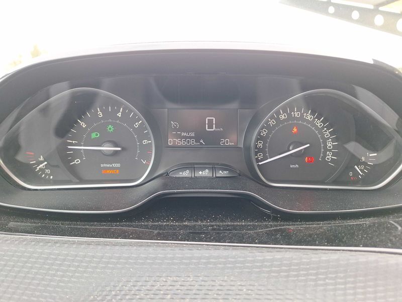 Peugeot 2008 1.2 PureTech Style 2017 – снимка 12