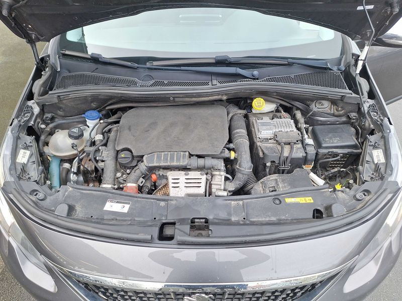 Peugeot 2008 1.2 PureTech Style 2017 – снимка 8
