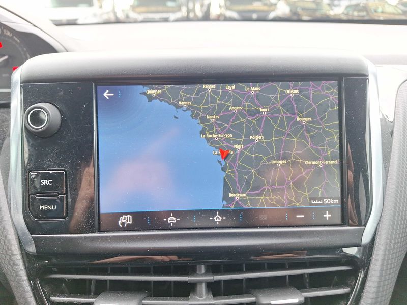 Peugeot 2008 1.2 PureTech Style 2017 – снимка 13