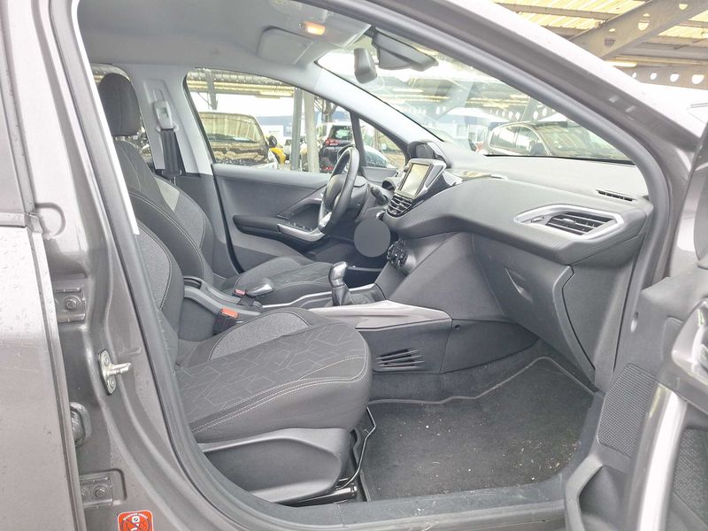 Peugeot 2008 1.2 PureTech Style 2017 – снимка 10