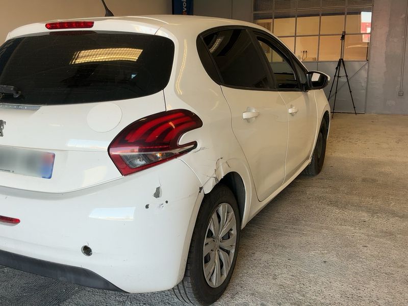 Peugeot 208 1.6 Blue-HDi Active Auto Ecole 2018 – снимка 8