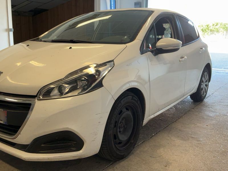 Peugeot 208 1.6 Blue-HDi Active Auto Ecole 2018 – снимка 2