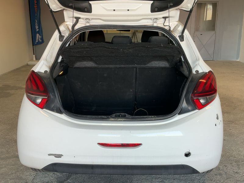 Peugeot 208 1.6 Blue-HDi Active Auto Ecole 2018 – снимка 15