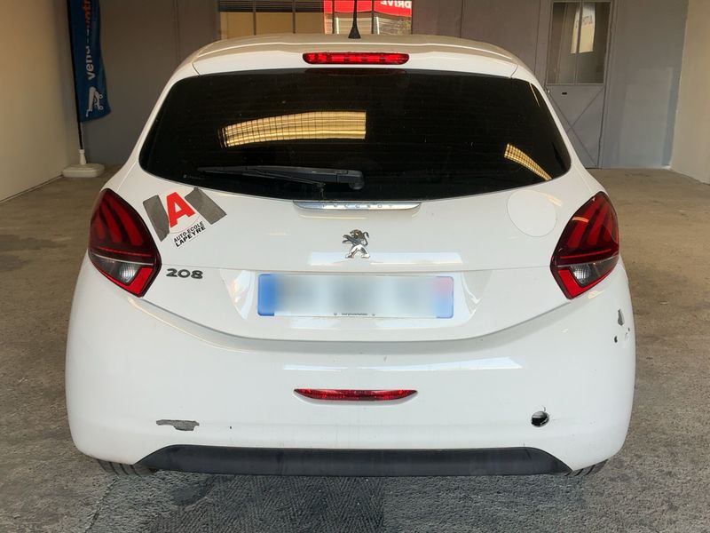 Peugeot 208 1.6 Blue-HDi Active Auto Ecole 2018 – снимка 7