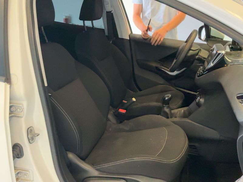 Peugeot 208 1.6 Blue-HDi Active Auto Ecole 2018 – снимка 16