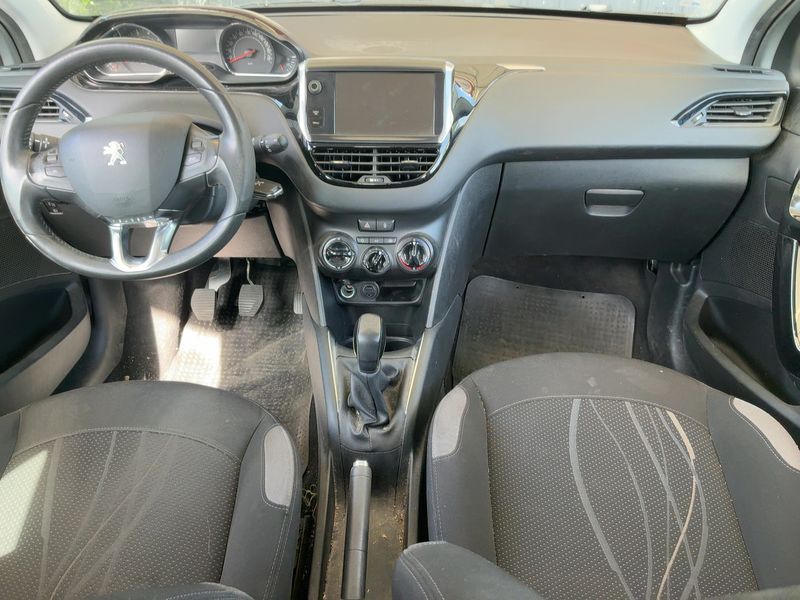 Peugeot 208 1.6 Allure 2015 – снимка 17