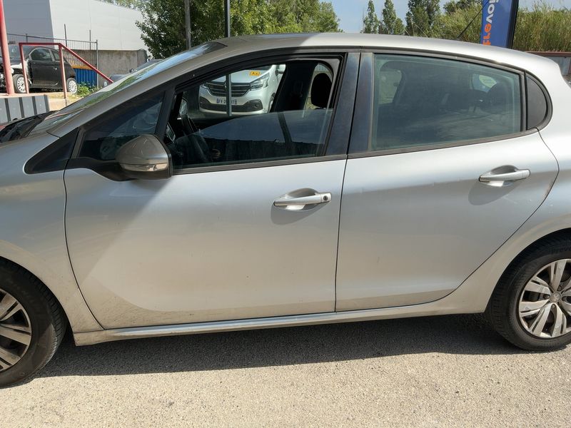 Peugeot 208 1.6 Allure 2015 – снимка 4