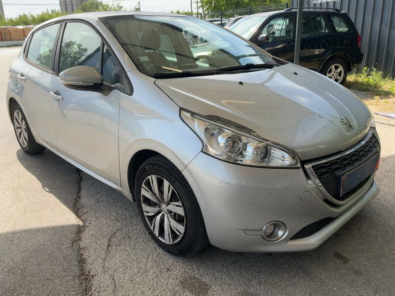 Peugeot 208 1.6 Allure 2015 – снимка 12