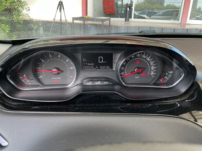 Peugeot 208 1.6 Allure 2015 – снимка 18