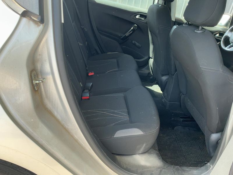 Peugeot 208 1.6 Allure 2015 – снимка 19