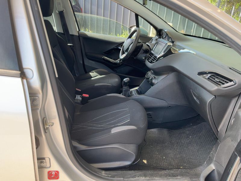 Peugeot 208 1.6 Allure 2015 – снимка 16