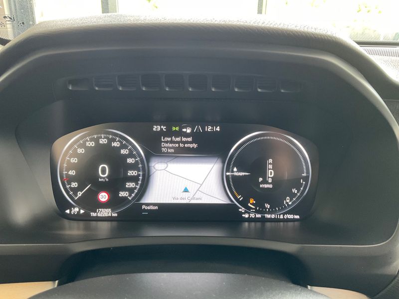 Volvo XC90 2.0 T8 Plug-in Hybrid Momentum AWD 2019 – снимка 18