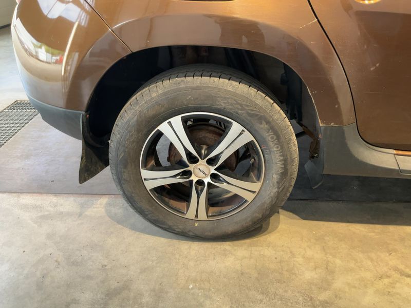 Dacia Duster 1.6 Laureate 4x4 2011 – снимка 9
