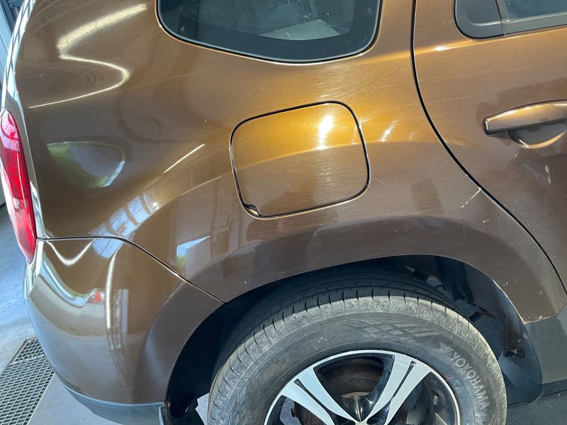 Dacia Duster 1.6 Laureate 4x4 2011 – снимка 25