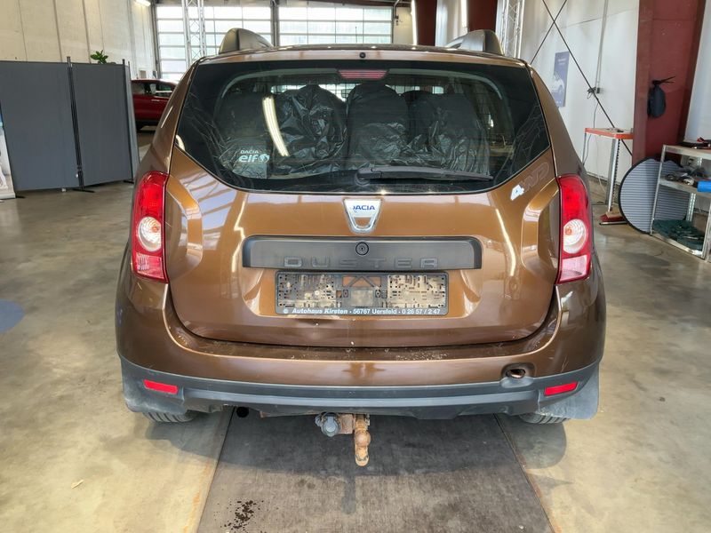 Dacia Duster 1.6 Laureate 4x4 2011 – снимка 7