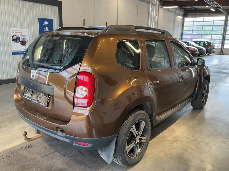 Dacia Duster 1.6 Laureate 4x4 2011 – снимка 8