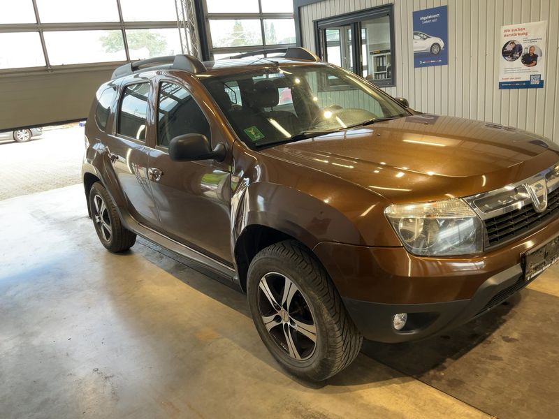 Dacia Duster 1.6 Laureate 4x4 2011 – снимка 12
