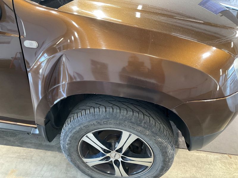 Dacia Duster 1.6 Laureate 4x4 2011 – снимка 22