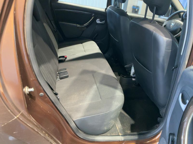 Dacia Duster 1.6 Laureate 4x4 2011 – снимка 20