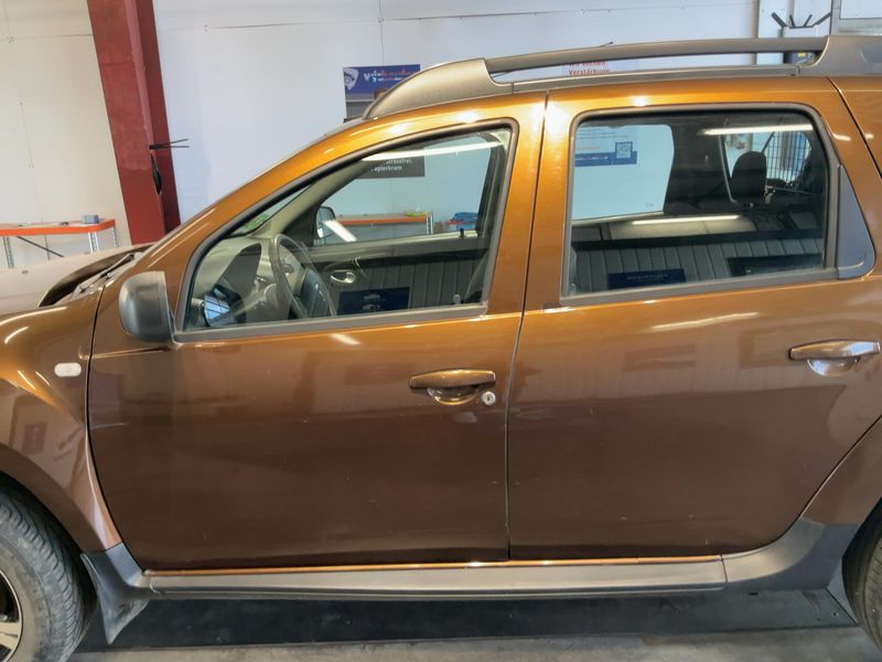 Dacia Duster 1.6 Laureate 4x4 2011 – снимка 4