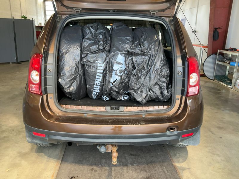 Dacia Duster 1.6 Laureate 4x4 2011 – снимка 16