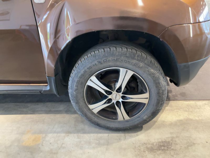 Dacia Duster 1.6 Laureate 4x4 2011 – снимка 11