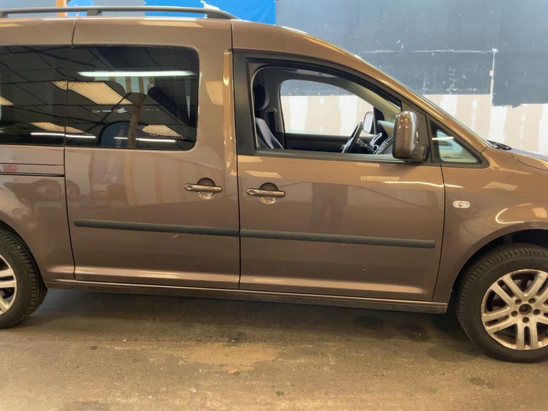Volkswagen Caddy 1.6 TDI Maxi Trendline 2011 – снимка 10