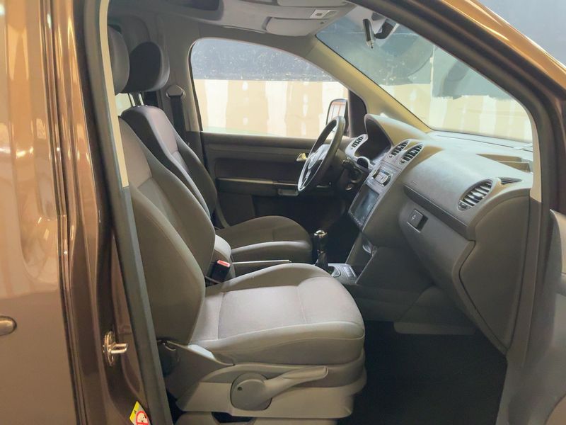 Volkswagen Caddy 1.6 TDI Maxi Trendline 2011 – снимка 16