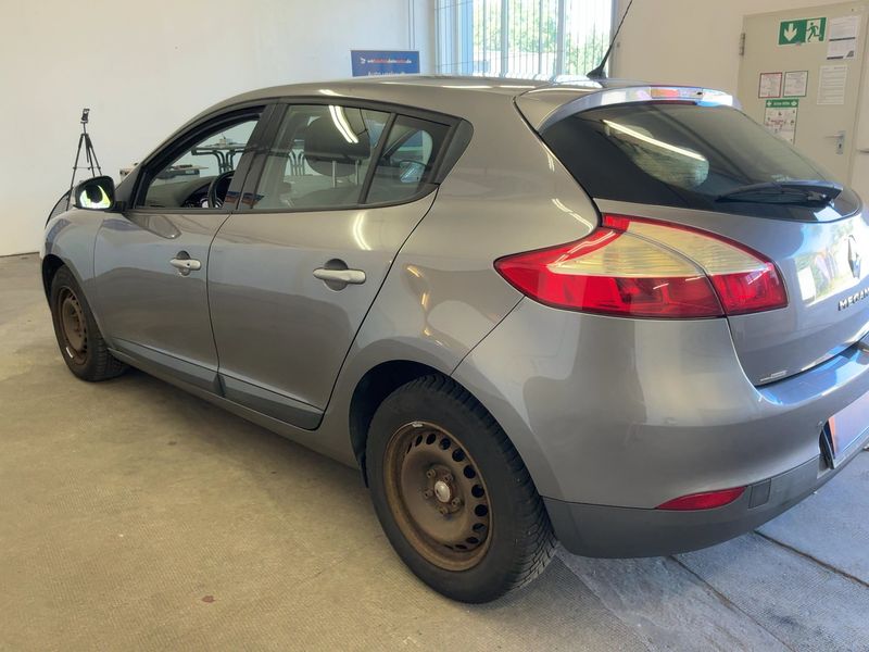 Renault Megane 1.6 Dynamique 2009 – снимка 6