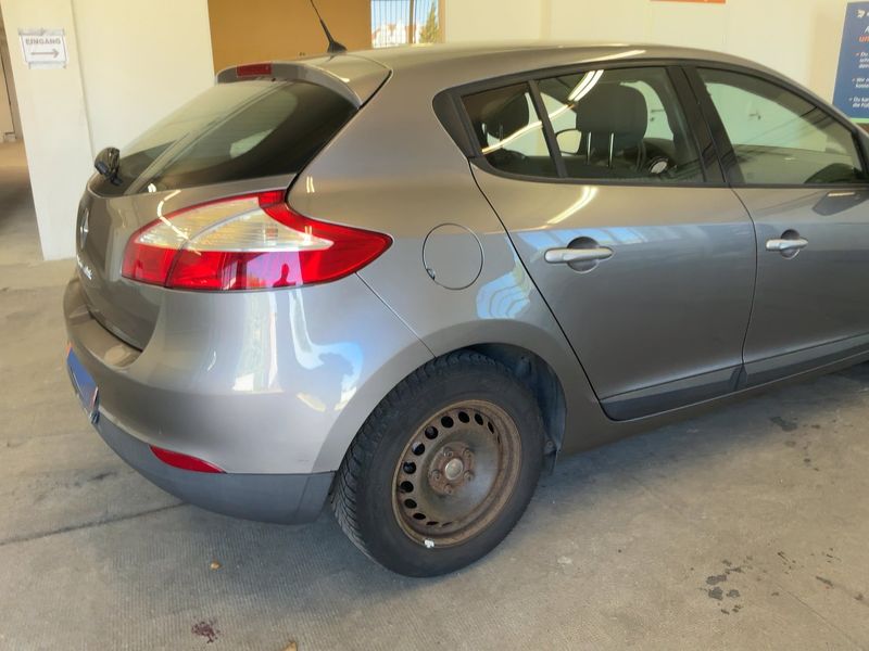 Renault Megane 1.6 Dynamique 2009 – снимка 8