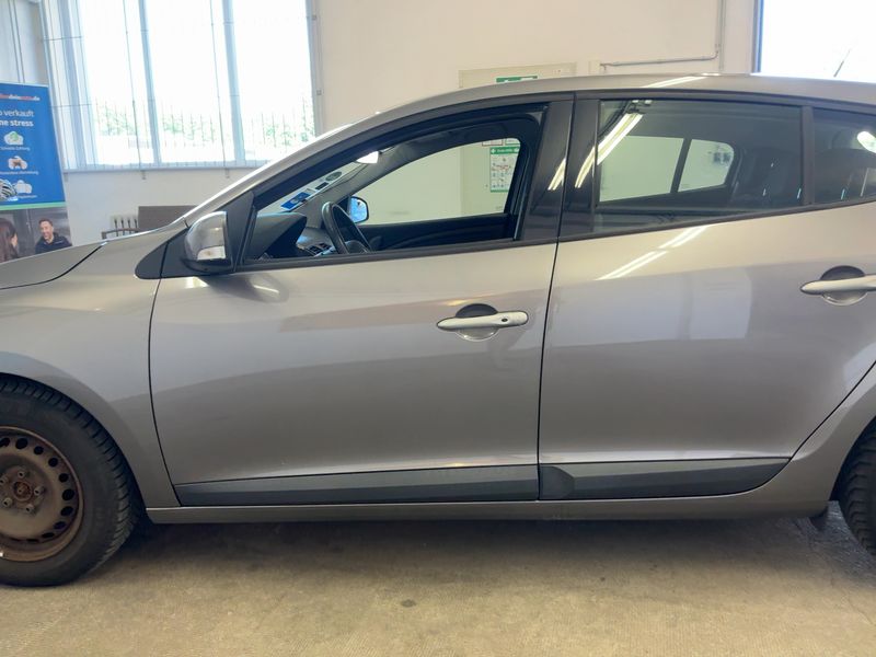 Renault Megane 1.6 Dynamique 2009 – снимка 4