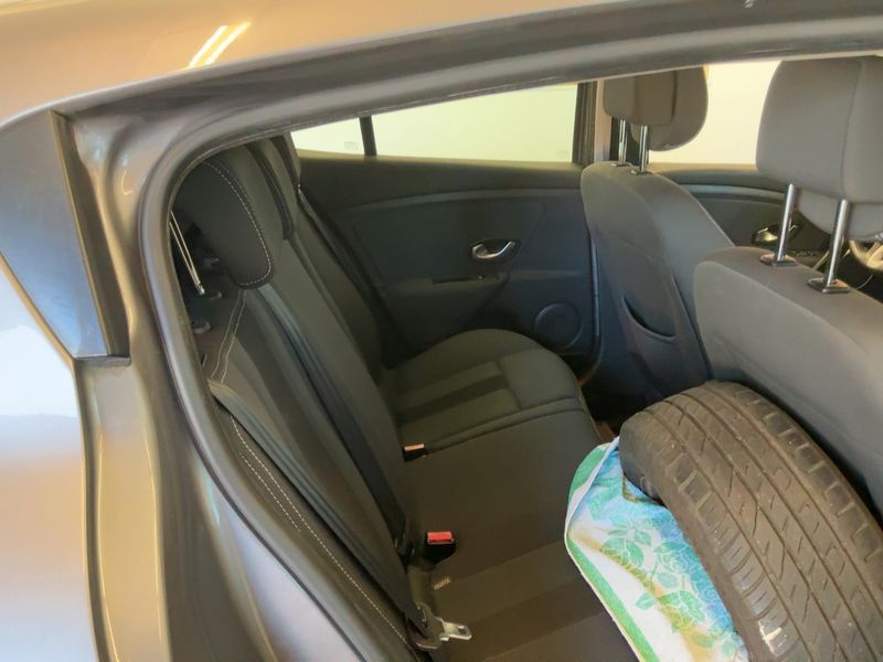 Renault Megane 1.6 Dynamique 2009 – снимка 19