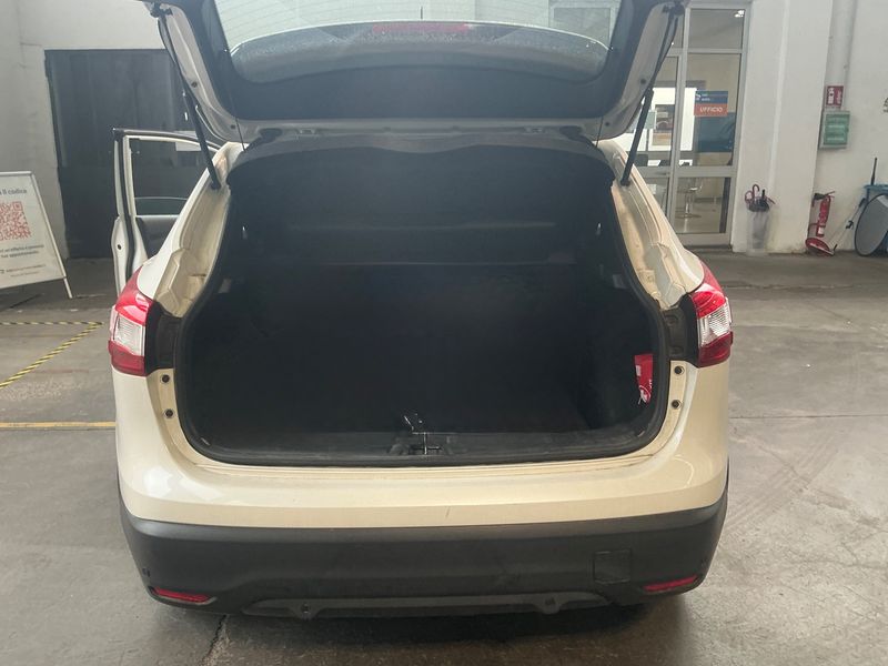 Nissan Qashqai 1.2 Acenta 2016 – снимка 15