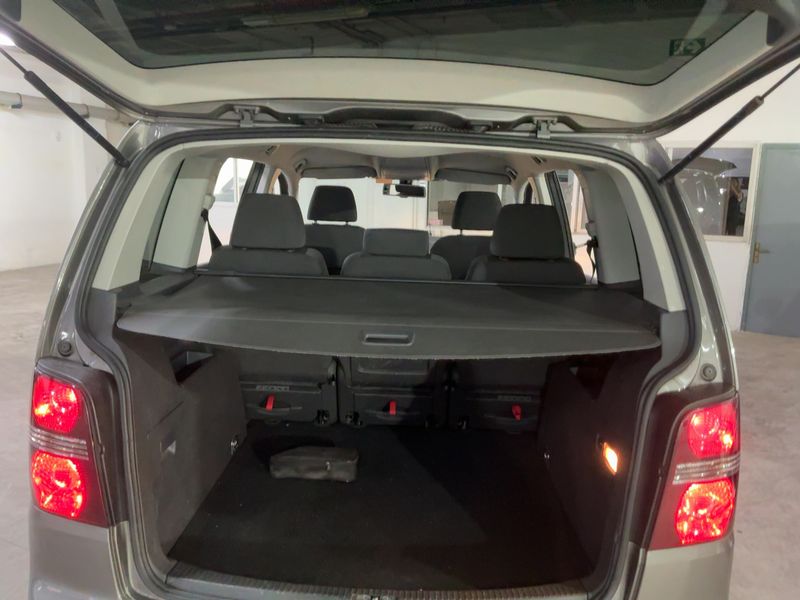 Volkswagen Touran 2.0 TDI Trendline 2009 – снимка 15
