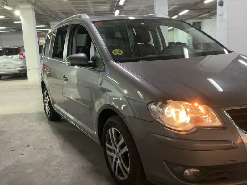 Volkswagen Touran 2.0 TDI Trendline 2009 – снимка 12
