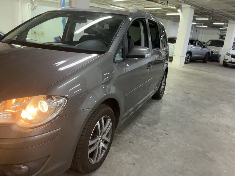 Volkswagen Touran 2.0 TDI Trendline 2009 – снимка 2