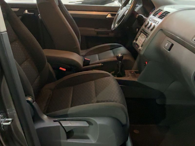 Volkswagen Touran 2.0 TDI Trendline 2009 – снимка 16