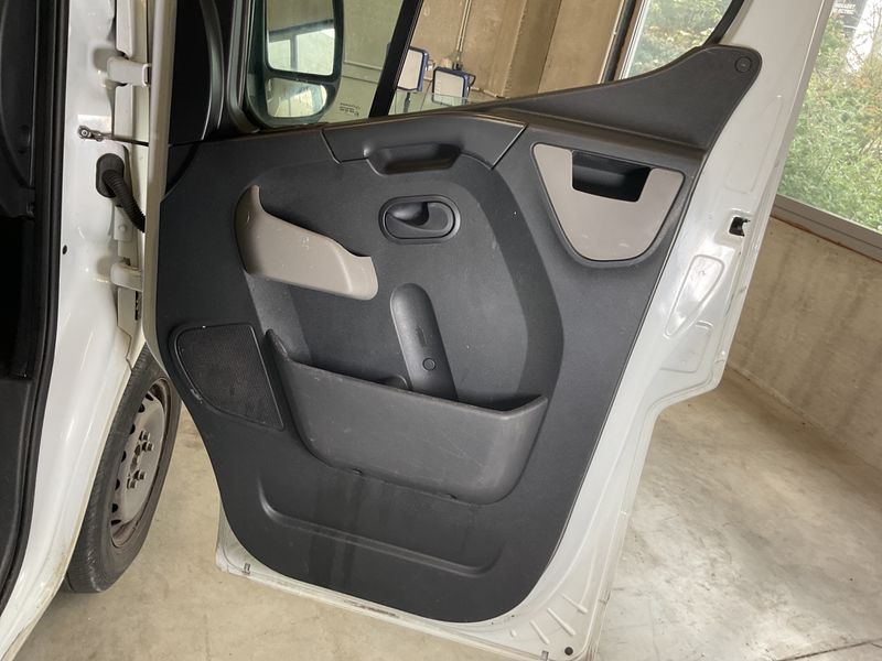 Nissan NV400 2.3 dCi L2H2 3,3t PRO 2016 – снимка 31