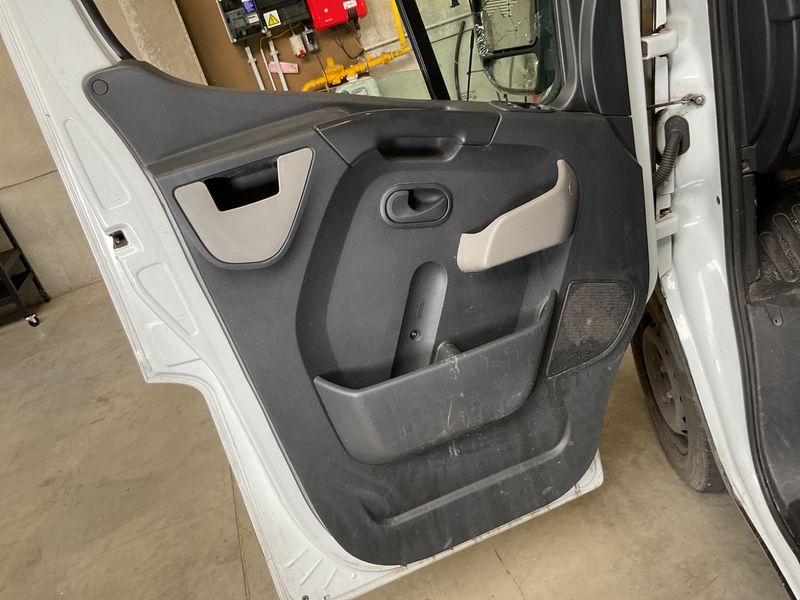 Nissan NV400 2.3 dCi L2H2 3,3t PRO 2016 – снимка 32
