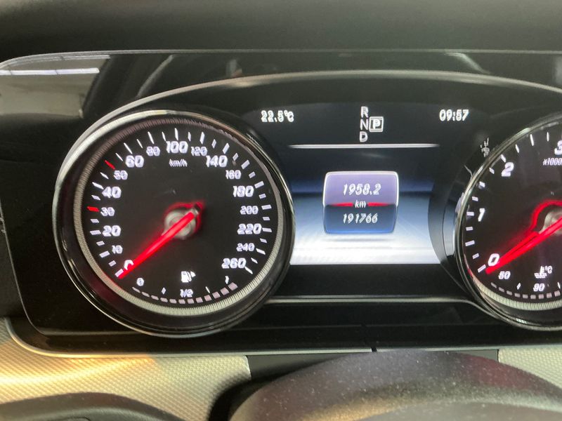 Mercedes-Benz E-Klasse E 220 d AMG Line 2017 – снимка 18