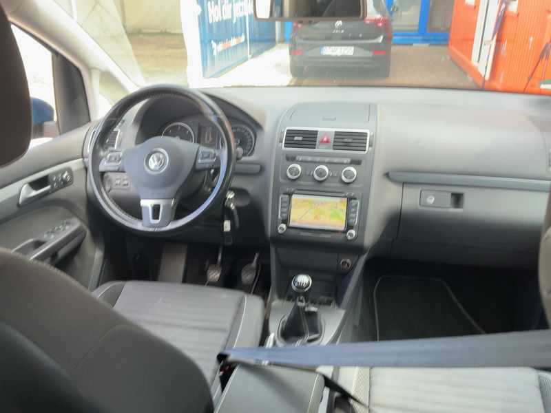 Volkswagen Touran 1.6 TDI Cup BlueMotion Tech 2014 – снимка 17