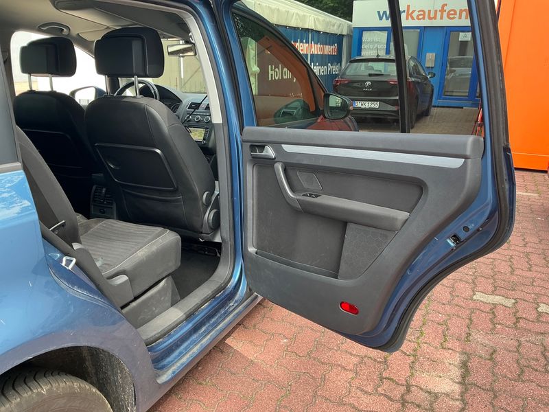 Volkswagen Touran 1.6 TDI Cup BlueMotion Tech 2014 – снимка 24