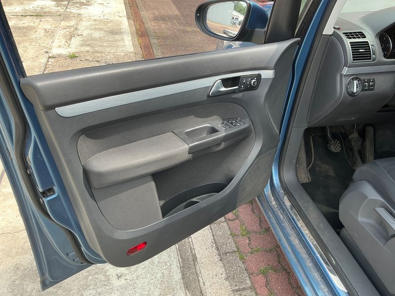 Volkswagen Touran 1.6 TDI Cup BlueMotion Tech 2014 – снимка 26