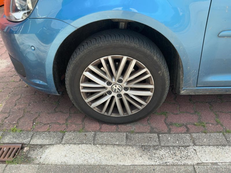 Volkswagen Touran 1.6 TDI Cup BlueMotion Tech 2014 – снимка 3